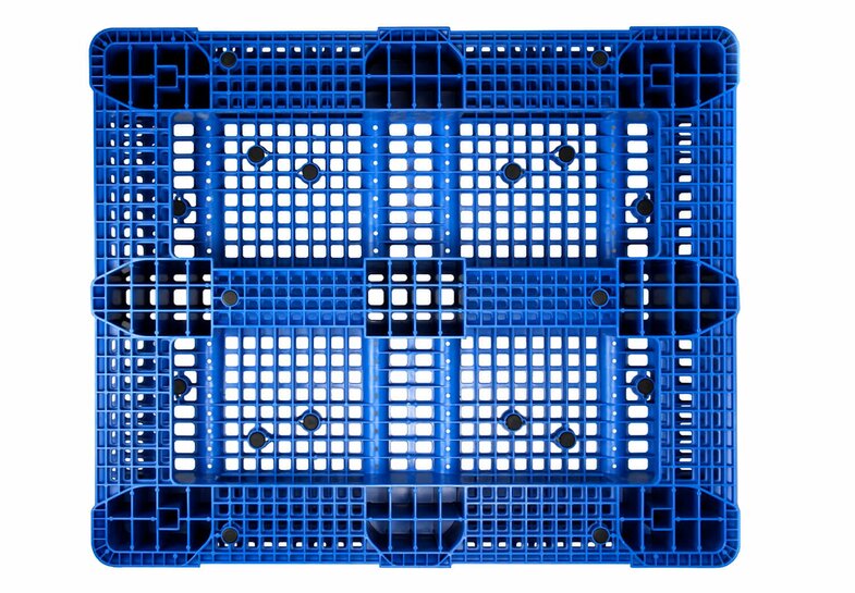 Desenho de 3 suportes, com abertura na base para o manuseamento fácil com as trás paletes eléctricas u elevadoras manuais.